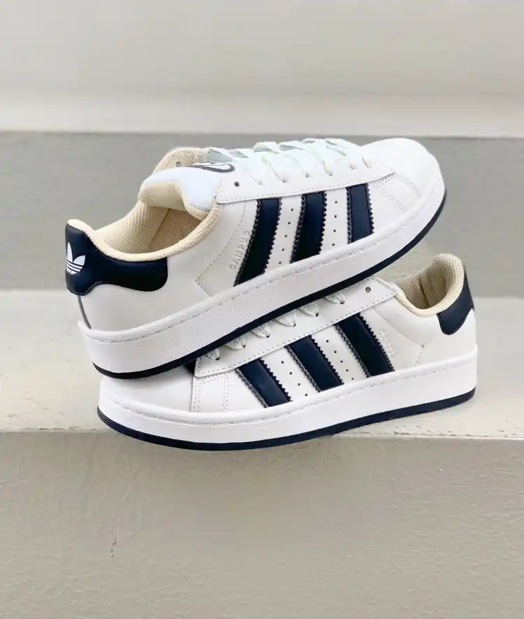 hype Adidas Sneakers