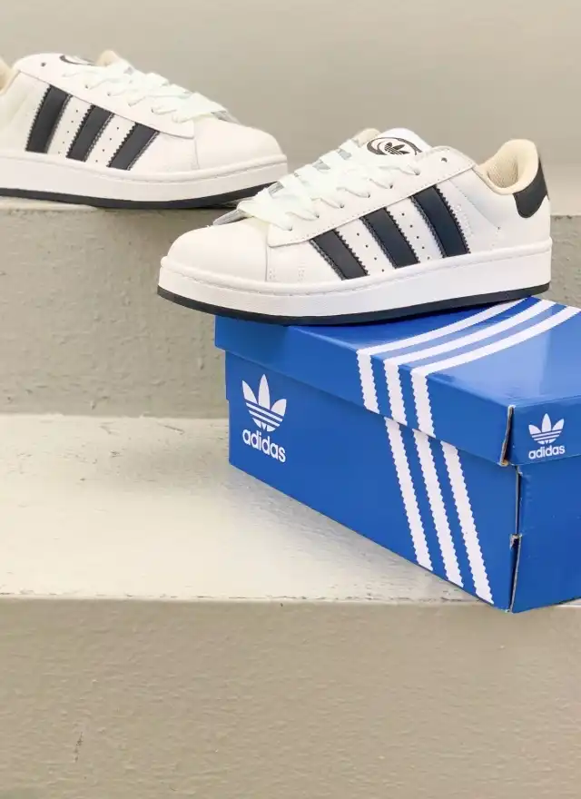 hype Adidas Sneakers