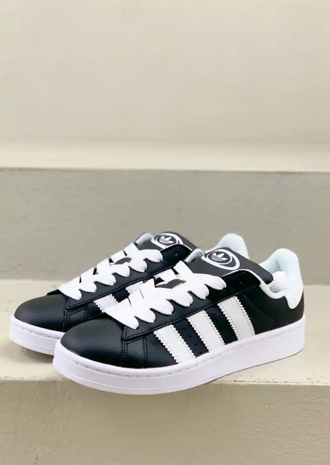 hype Adidas Sneakers