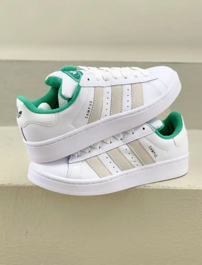 hype Adidas Sneakers