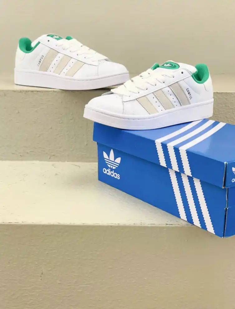 hype Adidas Sneakers