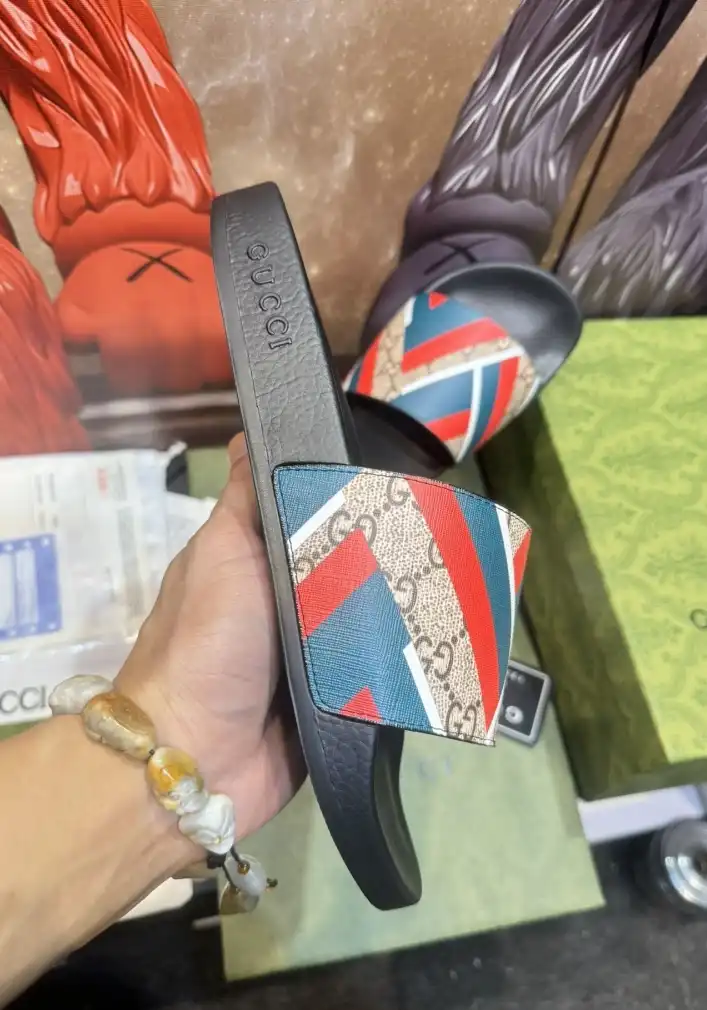 hype Gucci Slippers