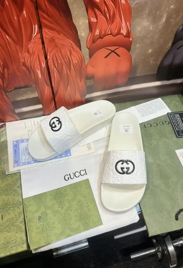 hype Gucci Slippers