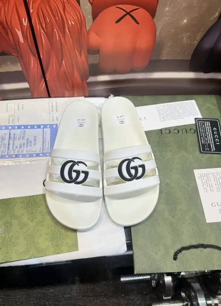 hype Gucci Slippers