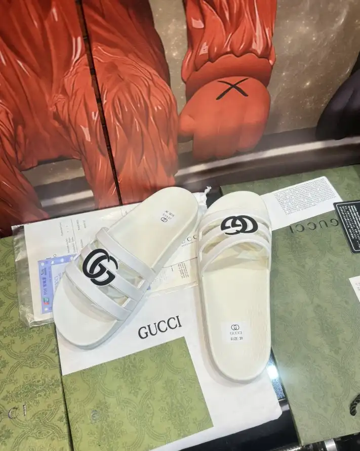 hype Gucci Slippers