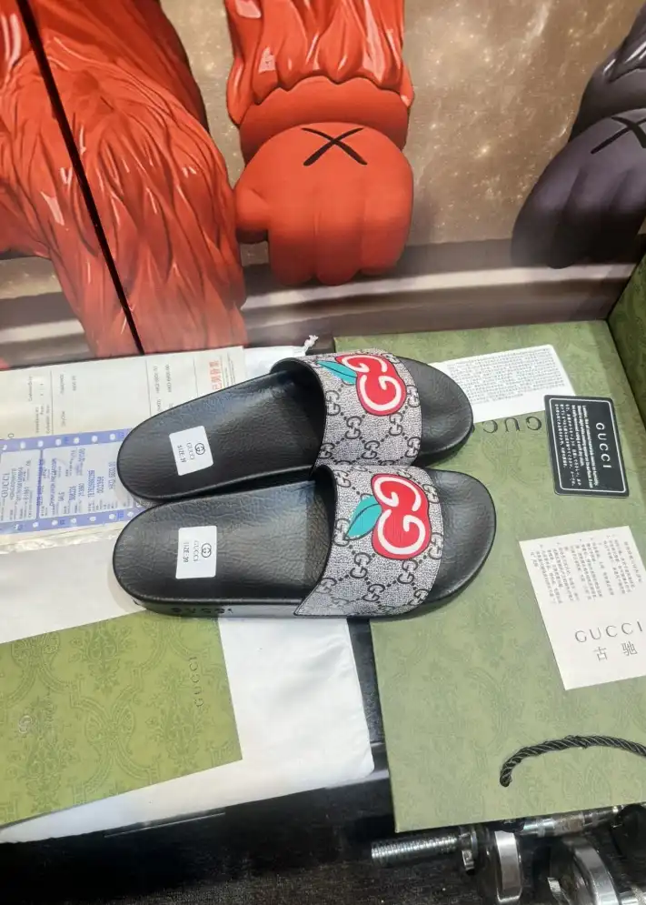 hype Gucci Slippers