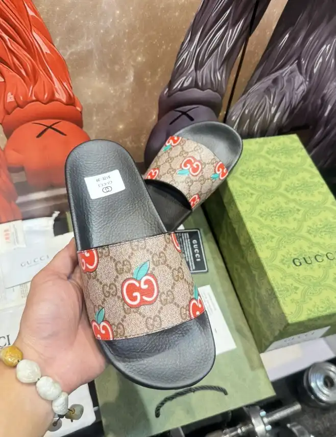 hype Gucci Slippers