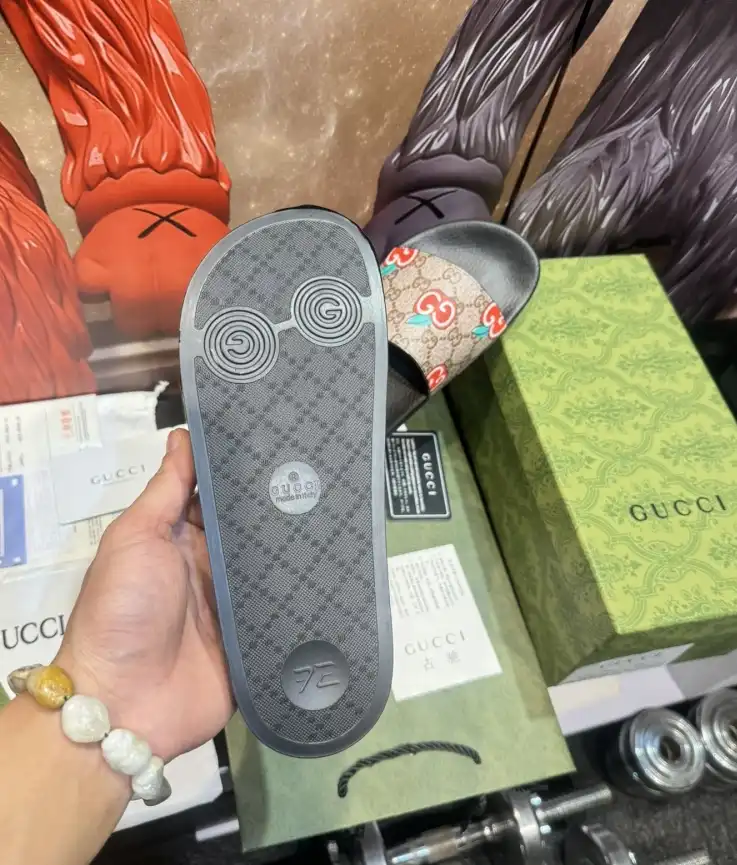 hype Gucci Slippers