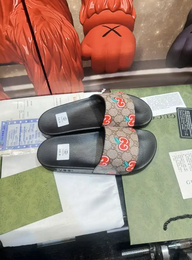 hype Gucci Slippers