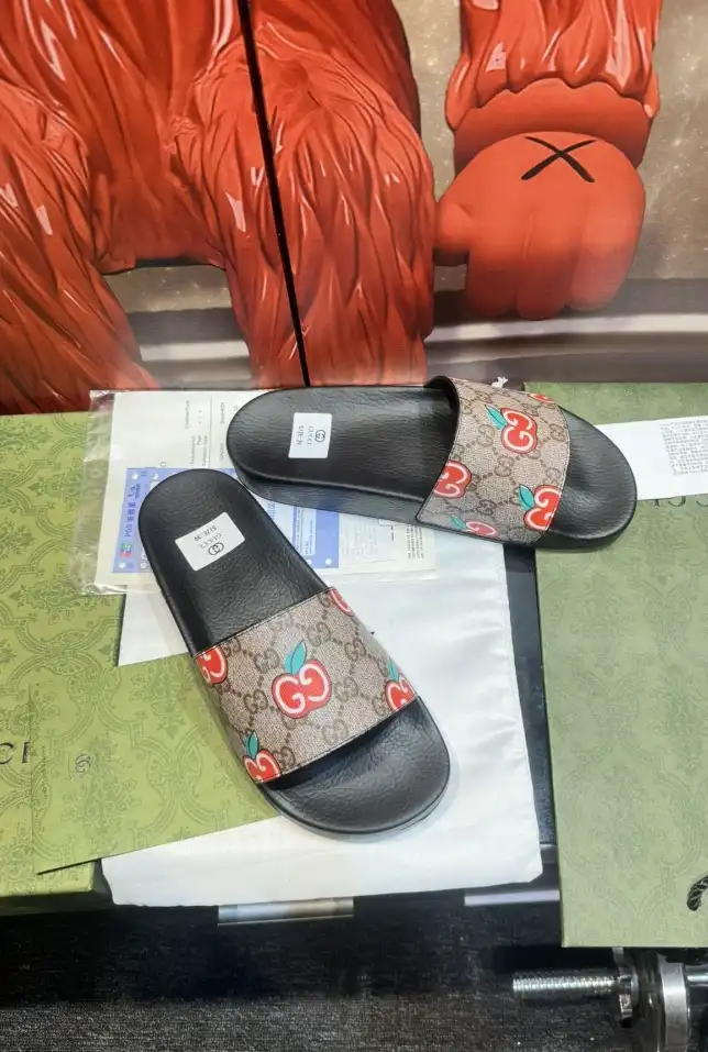 hype Gucci Slippers