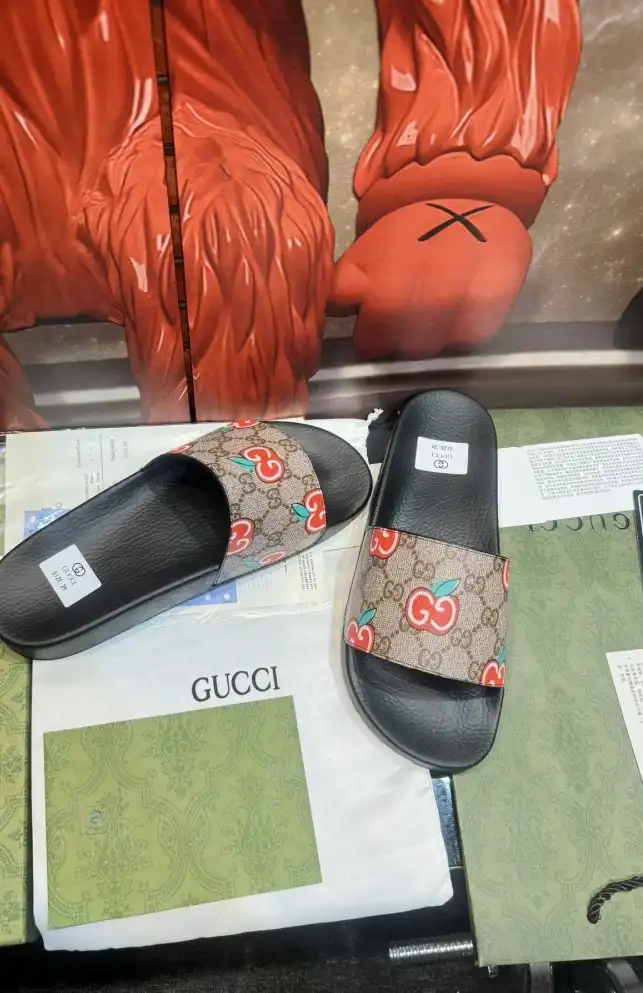 hype Gucci Slippers