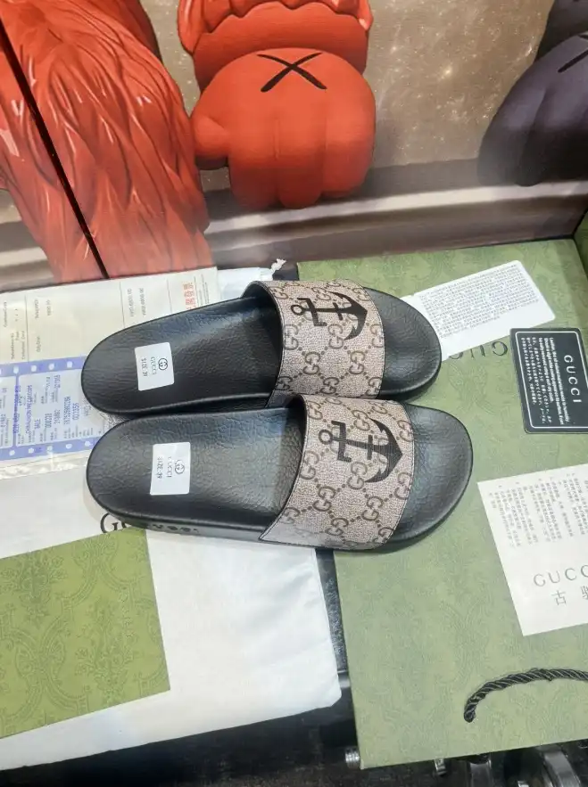 hype Gucci Slippers