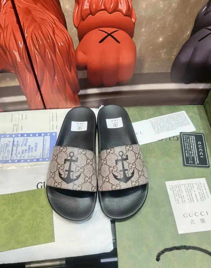 hype Gucci Slippers