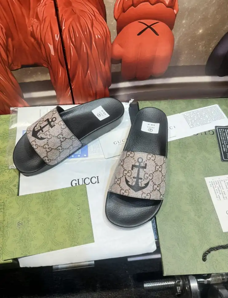 hype Gucci Slippers