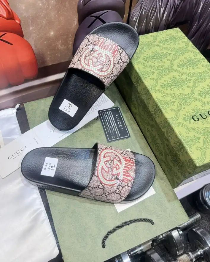 hype Gucci Slippers