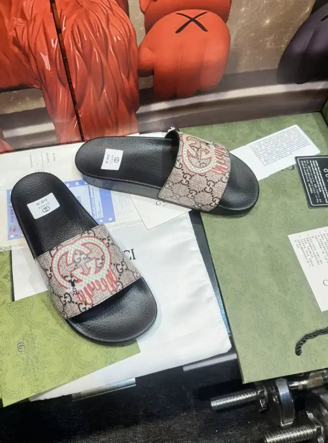 hype Gucci Slippers