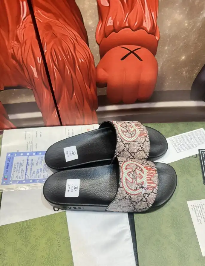 hype Gucci Slippers