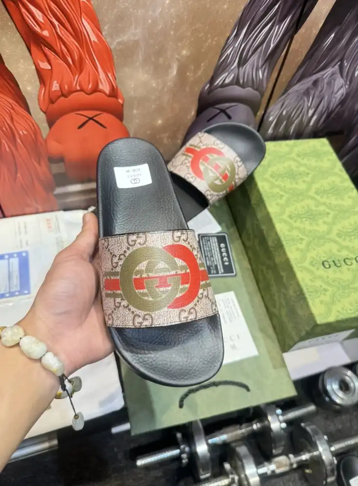 hype Gucci Slippers