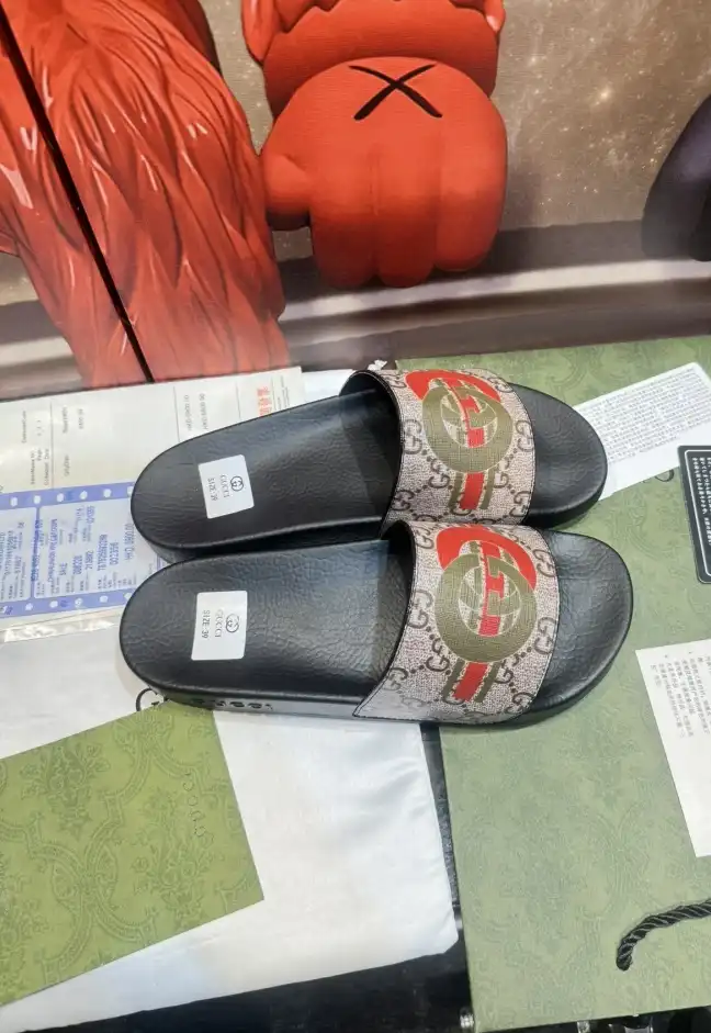 hype Gucci Slippers