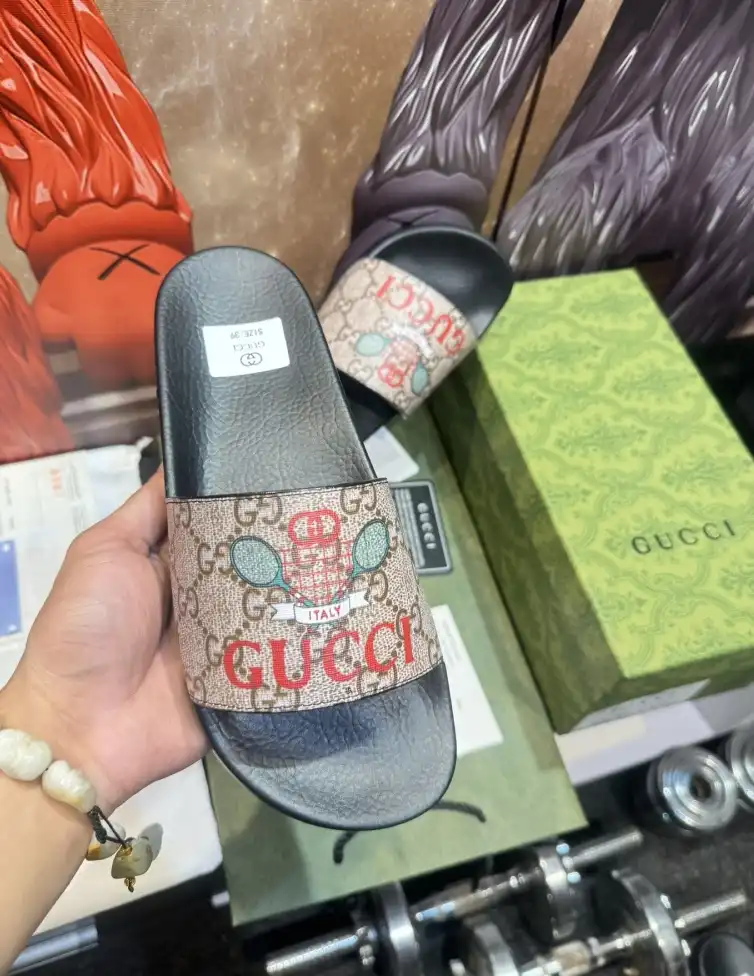 hype Gucci Slippers