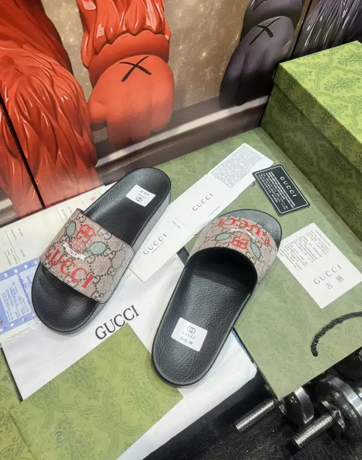 hype Gucci Slippers