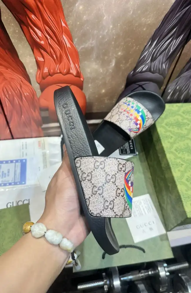 hype Gucci Slippers