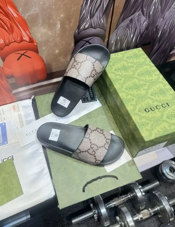 hype Gucci Slippers