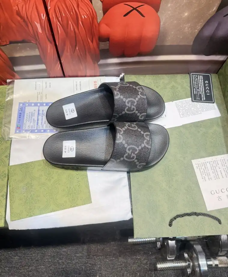 hype Gucci Slippers