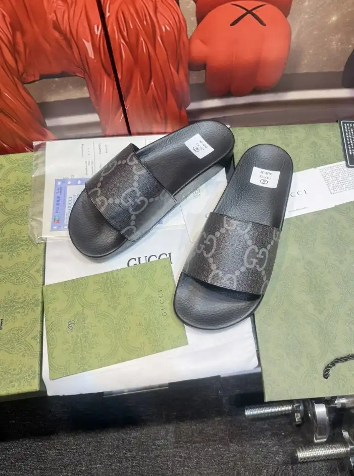 hype Gucci Slippers