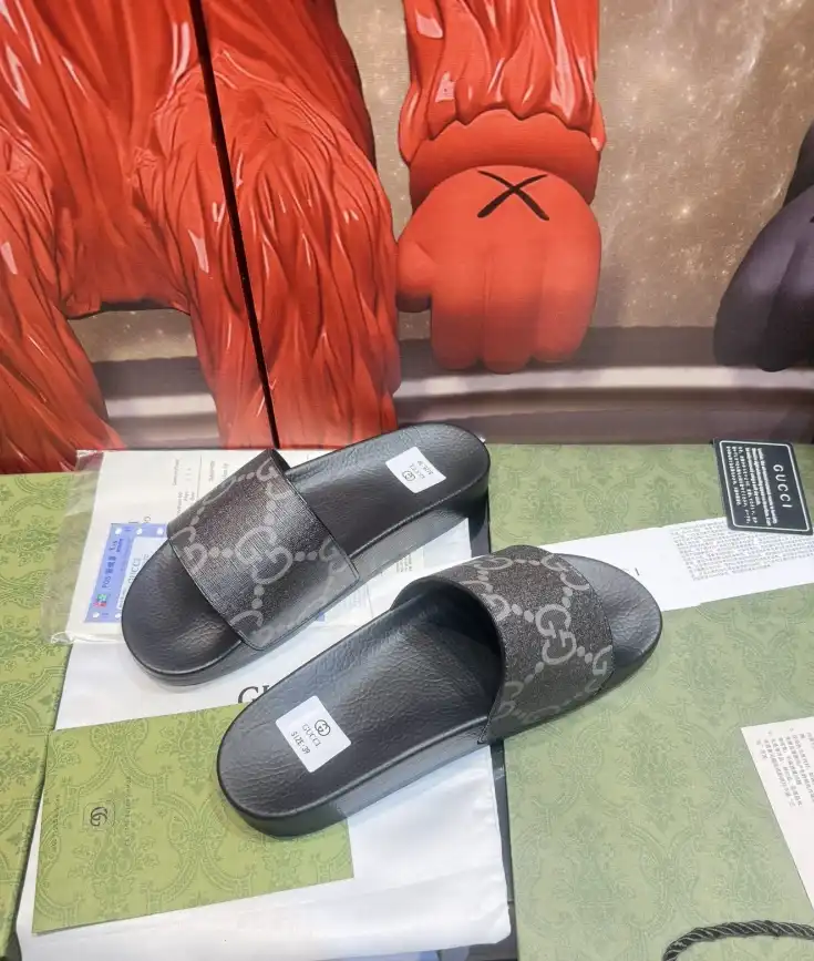 hype Gucci Slippers