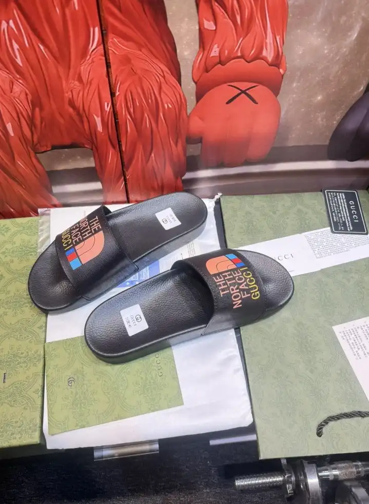 hype Gucci Slippers