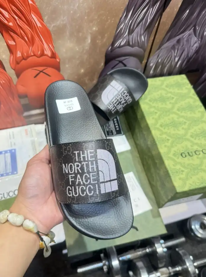 hype Gucci Slippers