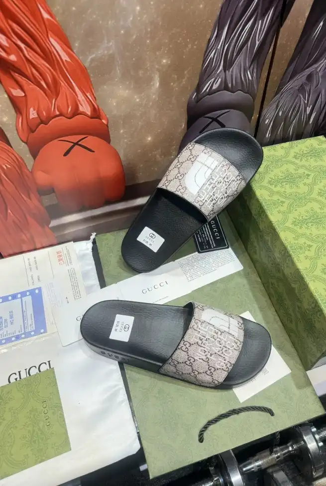 hype Gucci Slippers