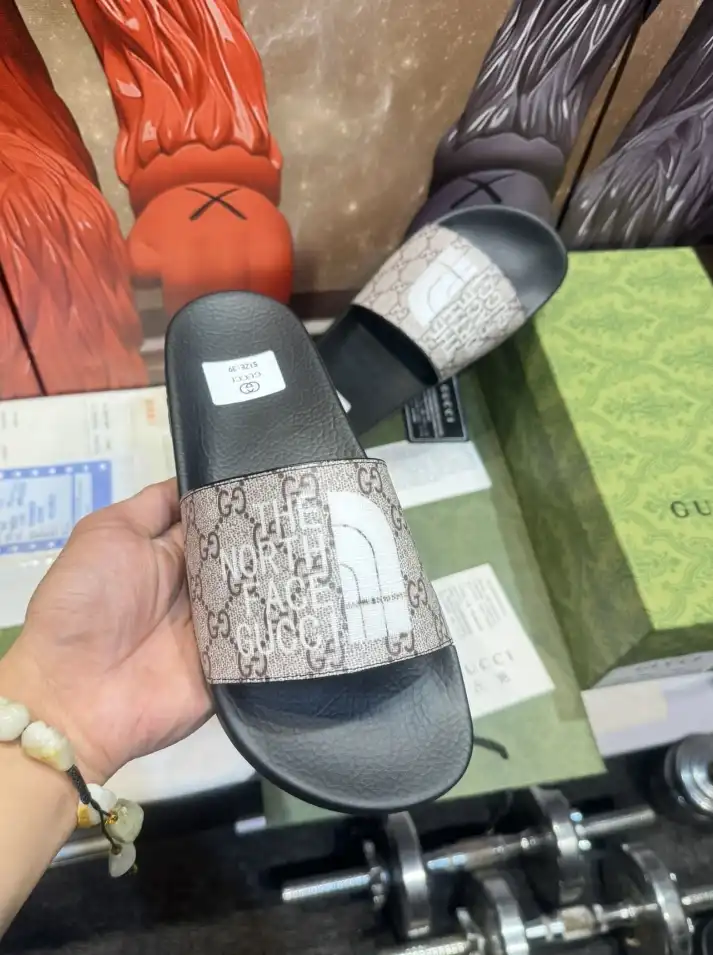 hype Gucci Slippers