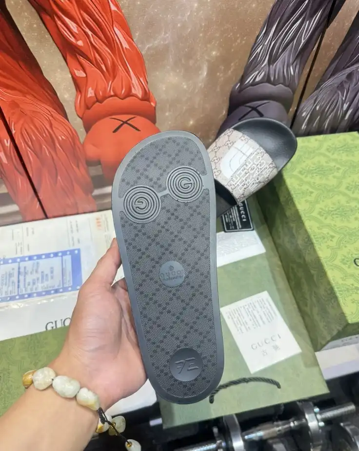 hype Gucci Slippers