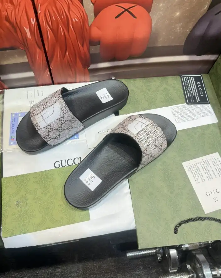 hype Gucci Slippers