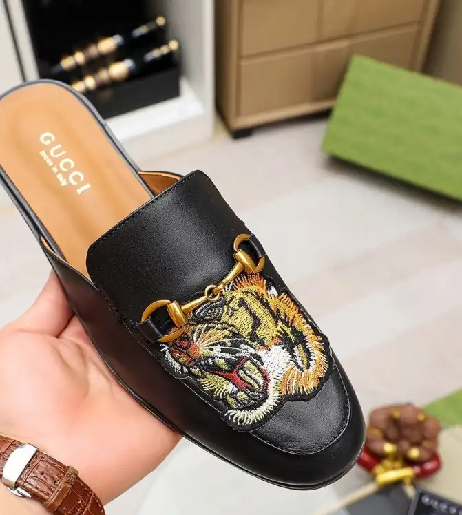 hype Gucci Slippers