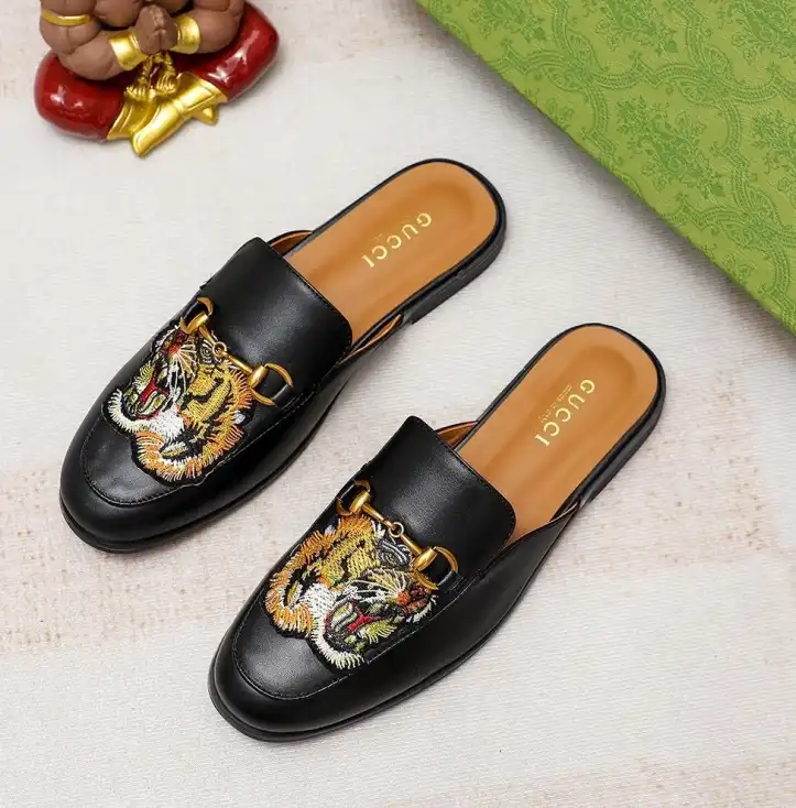 hype Gucci Slippers