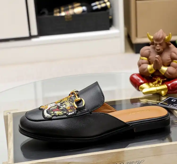 hype Gucci Slippers