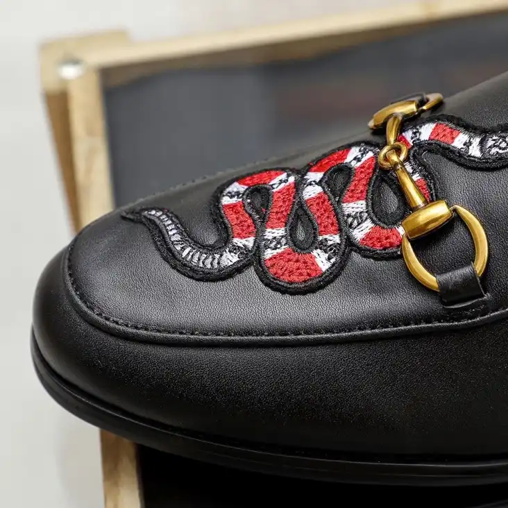 hype Gucci Slippers