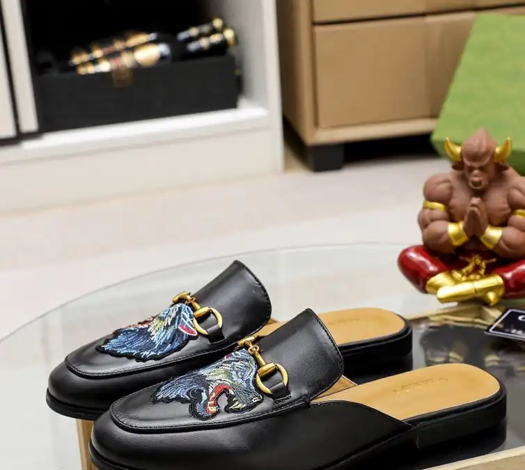 hype Gucci Slippers