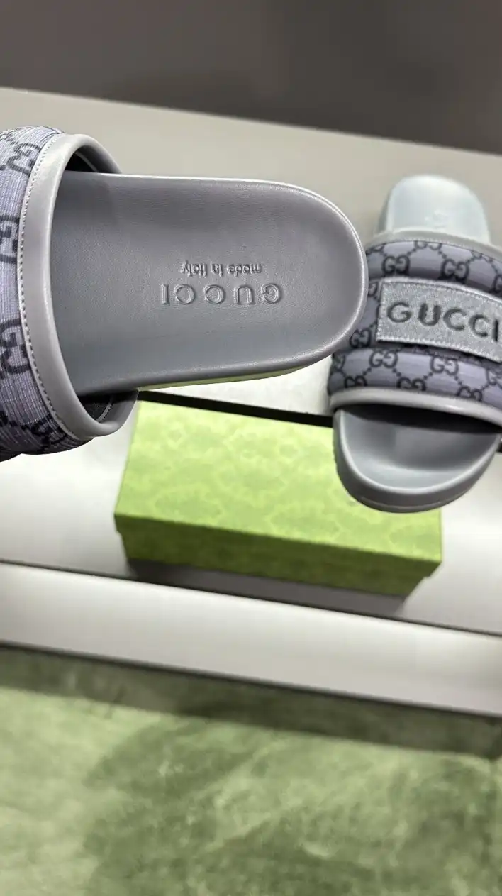 hype Gucci Slippers