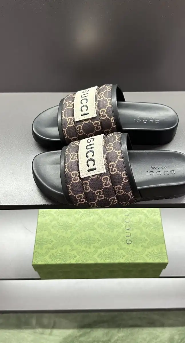 hype Gucci Slippers