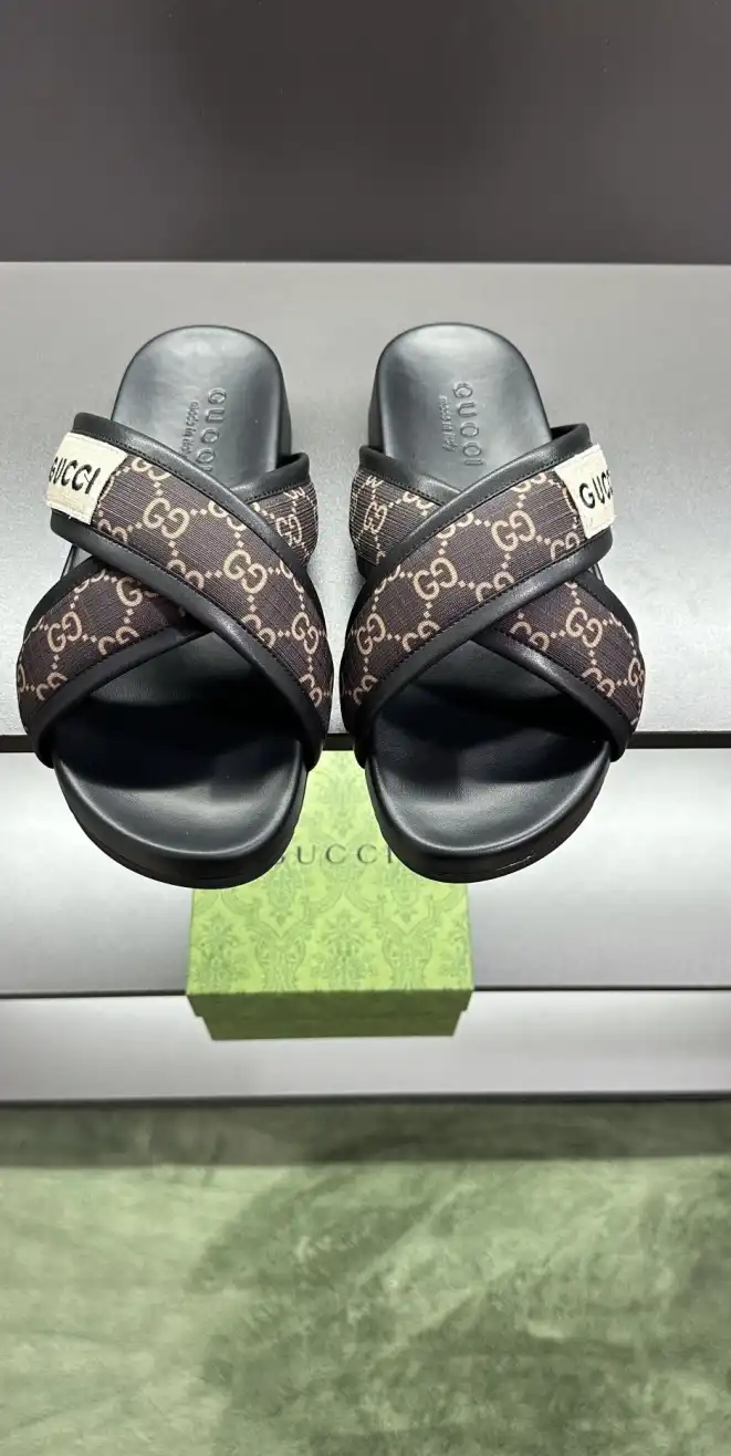 hype Gucci Slippers