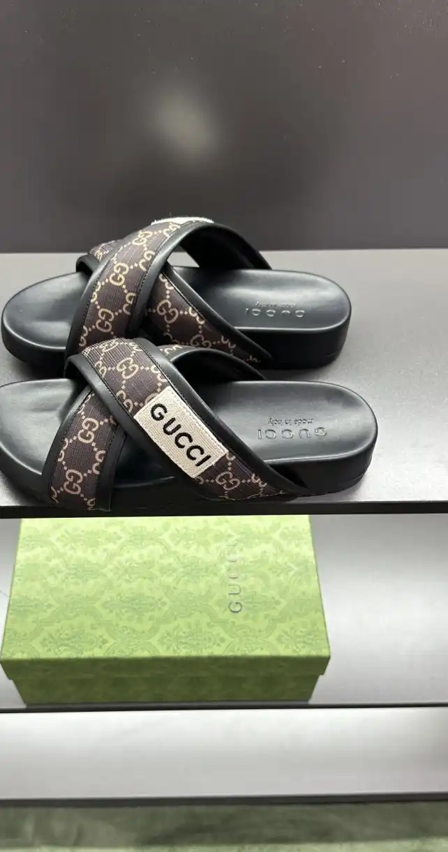 hype Gucci Slippers