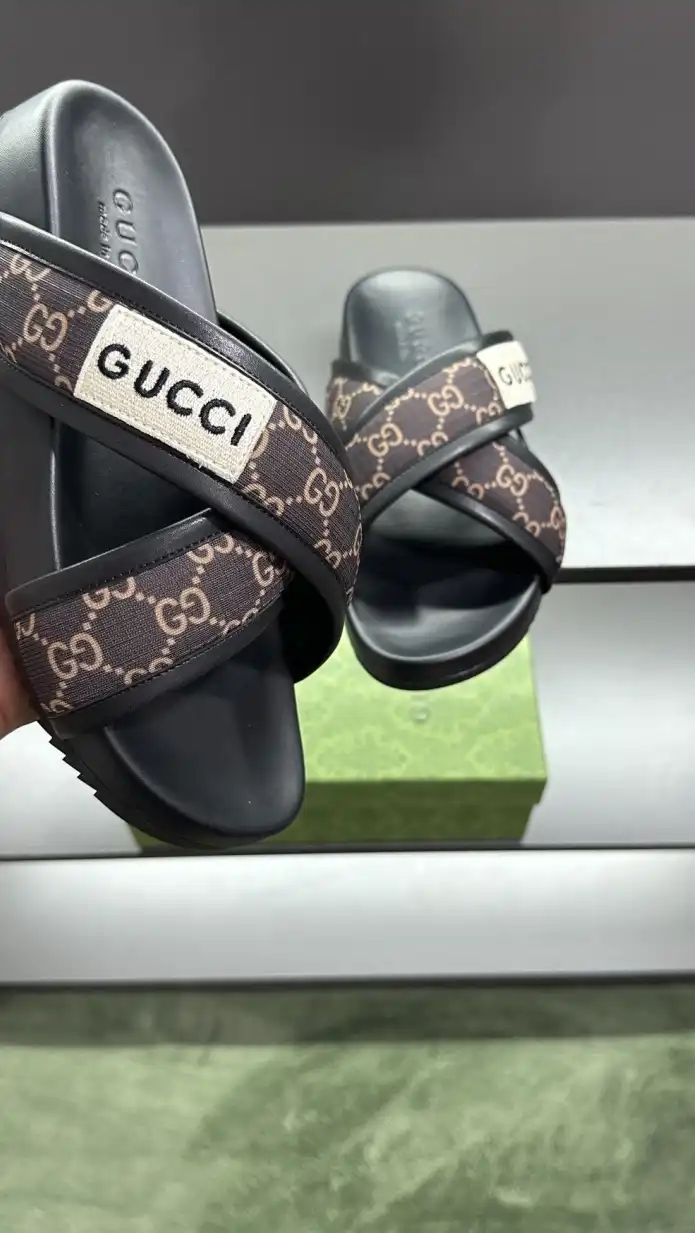 hype Gucci Slippers