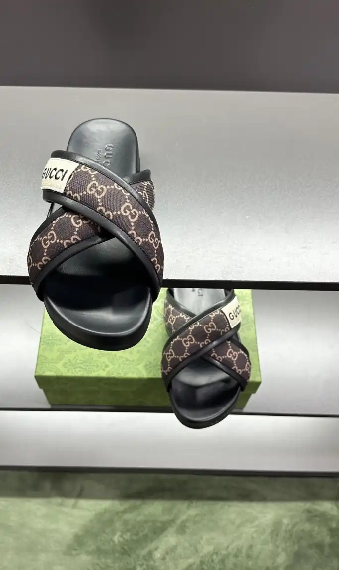 hype Gucci Slippers