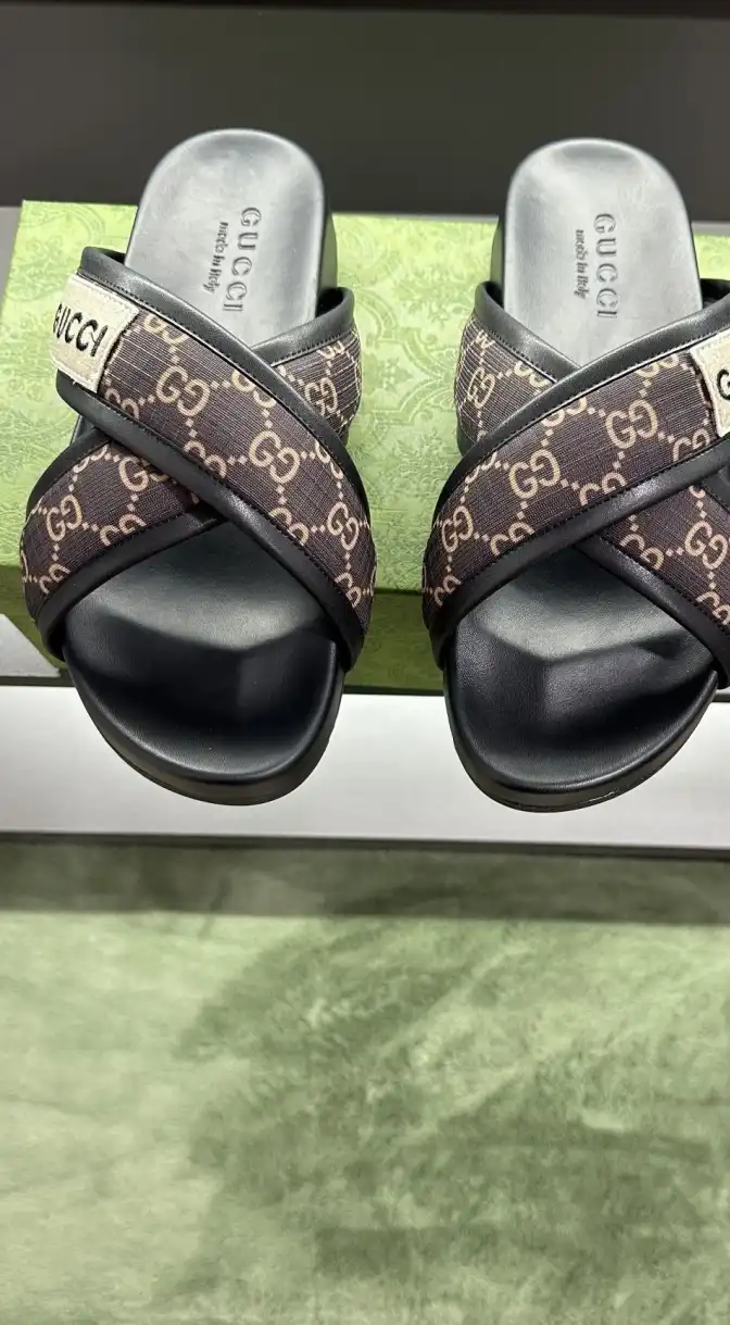 hype Gucci Slippers