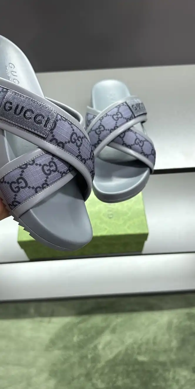 hype Gucci Slippers