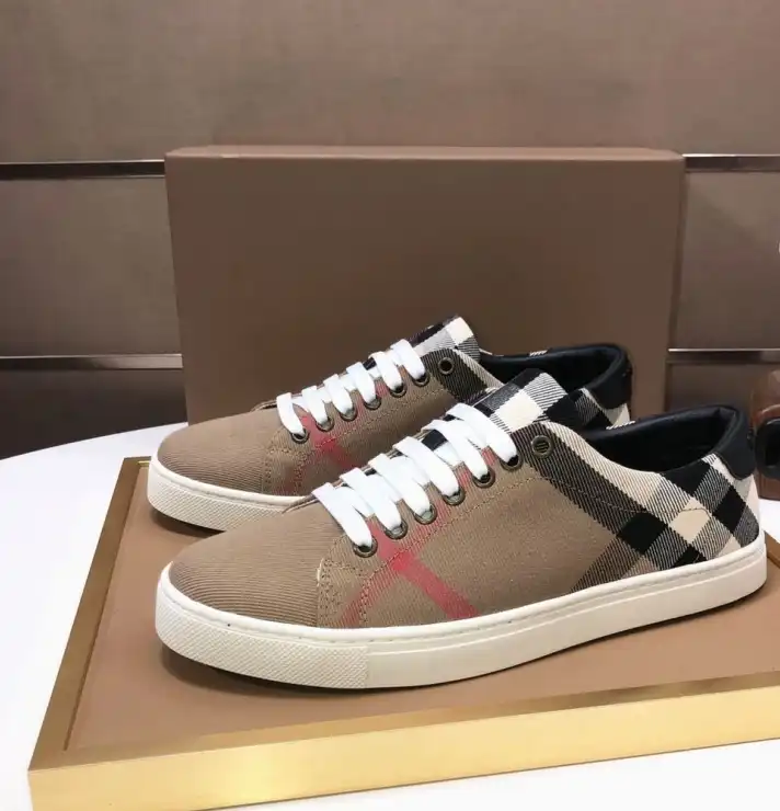 hype Burberry Sneakers